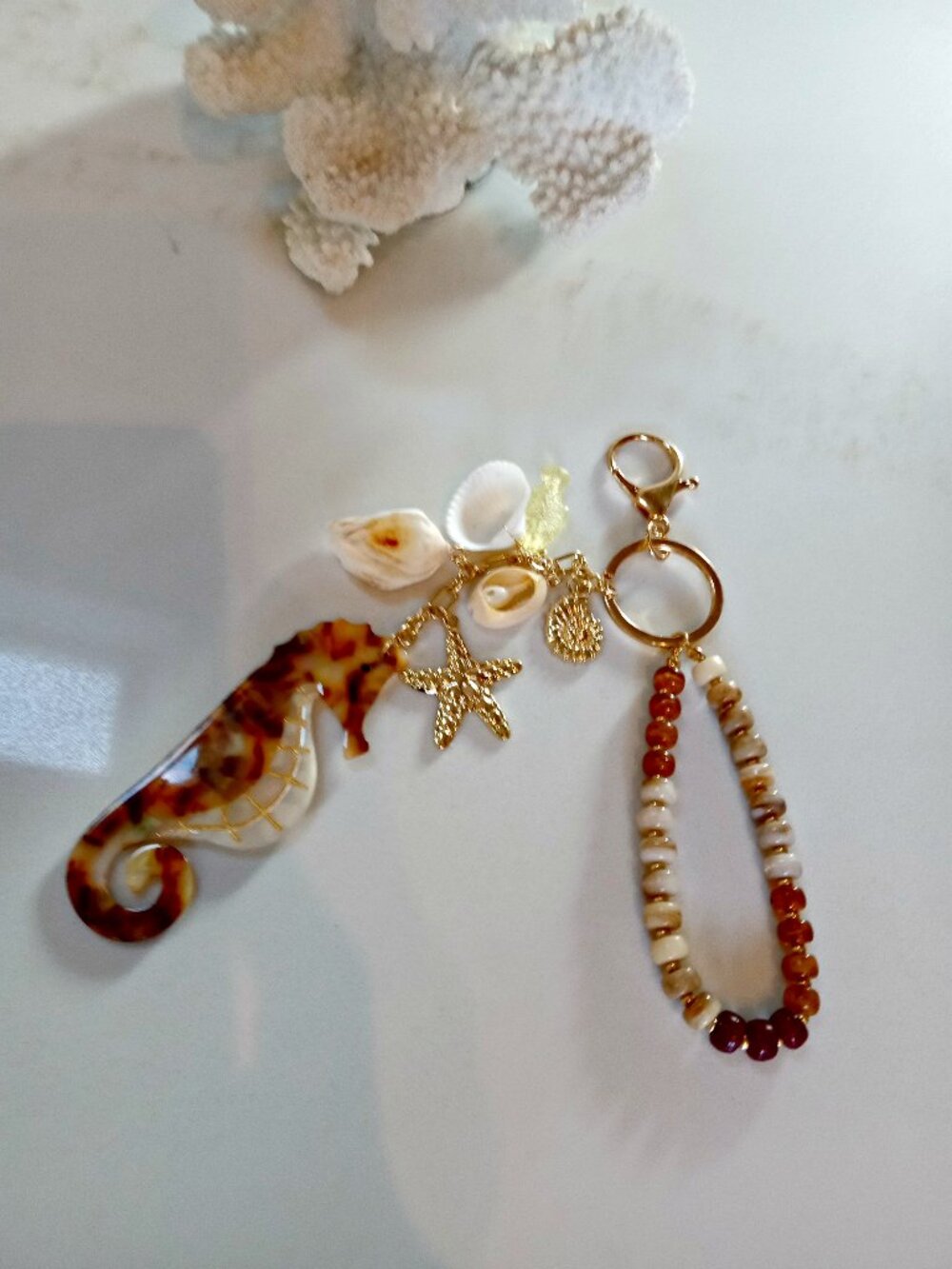 NEW! EXQUISITE TORTOISE SHELL SEAHORSE & SHELLS BAG CHARM - Picture 4 of 5